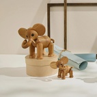 Träfigur Ella Elefant Baby 9 cm Ek/Lönn
