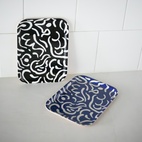 Bricka Virvla 20x27 cm svart/vit