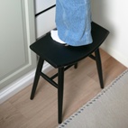 Hocker Emil ganz in Schwarz