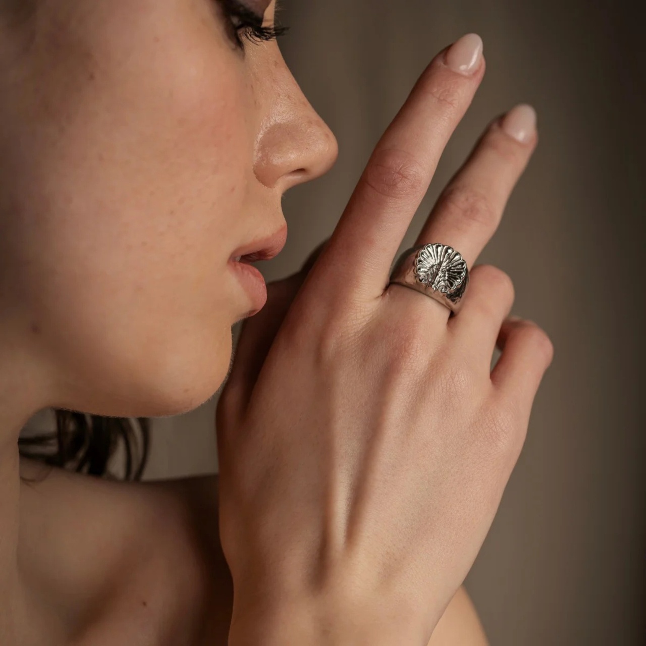 Ring Venus Shell Signet